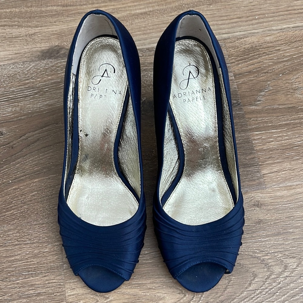 OFFER🌿Adriana Papell Navy Evening Satin Pumps w/ Gold Bottoms
